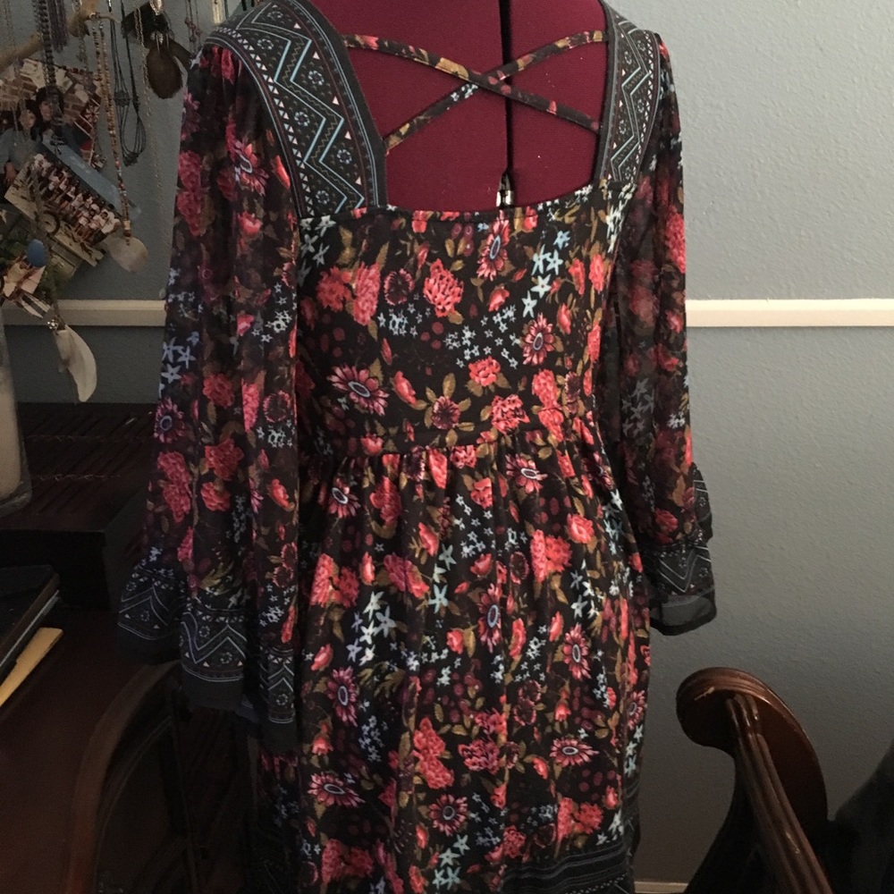 Dress - Picture 3 of 3